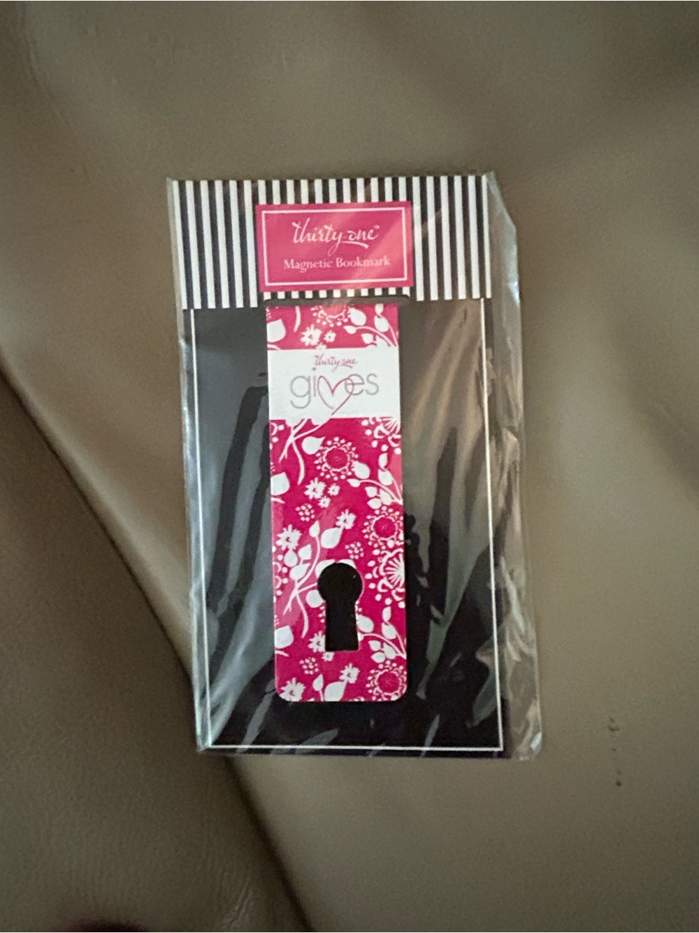 thirty-one Floral Pink Magnetic Bookmark with Keyhole Accent NWT